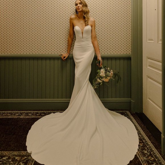 Pronovias Lux Wedding Gown Size 12 NEW Crepe - Picture 5 of 12